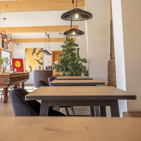 Giallo Dolomiti Wellness 宾馆