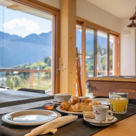 Giallo Dolomiti Wellness 宾馆 *
