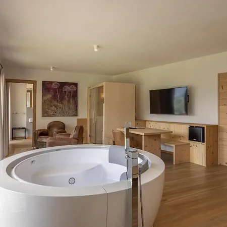 Giallo Dolomiti Wellness Πανδοχείο