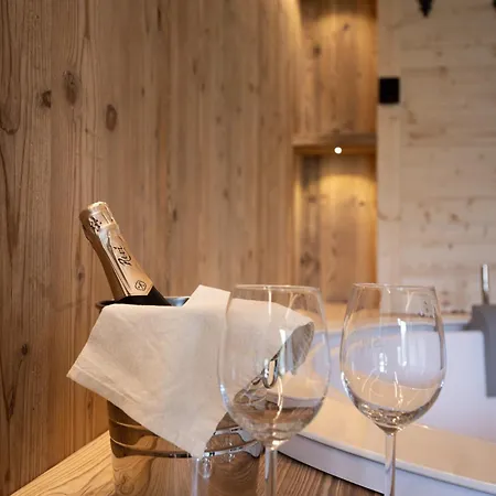 Giallo Dolomiti Wellness Kro *