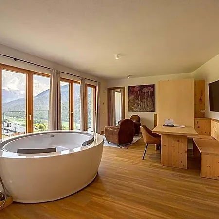 Giallo Dolomiti Wellness Πανδοχείο *