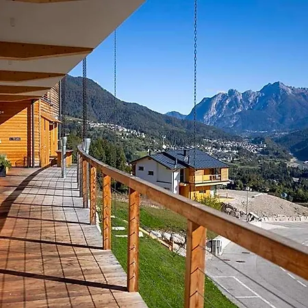 Giallo Dolomiti Wellness * 皮耶韦迪卡多雷