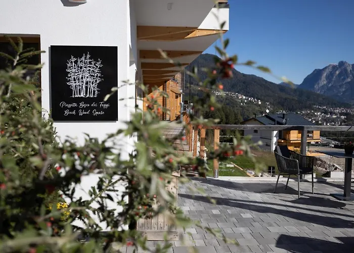 Giallo Dolomiti Wellness 宾馆 *