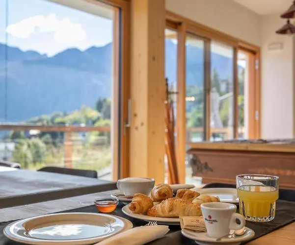 Giallo Dolomiti Wellness 宾馆 *