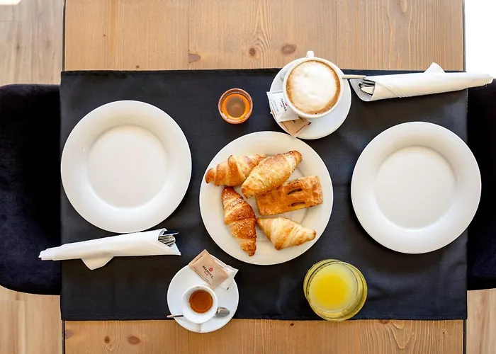 Giallo Dolomiti Wellness 宾馆 皮耶韦迪卡多雷