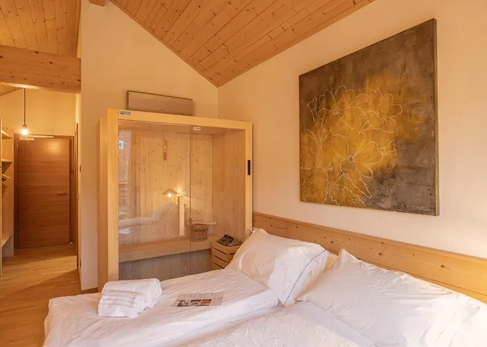 Giallo Dolomiti Wellness 宾馆 *