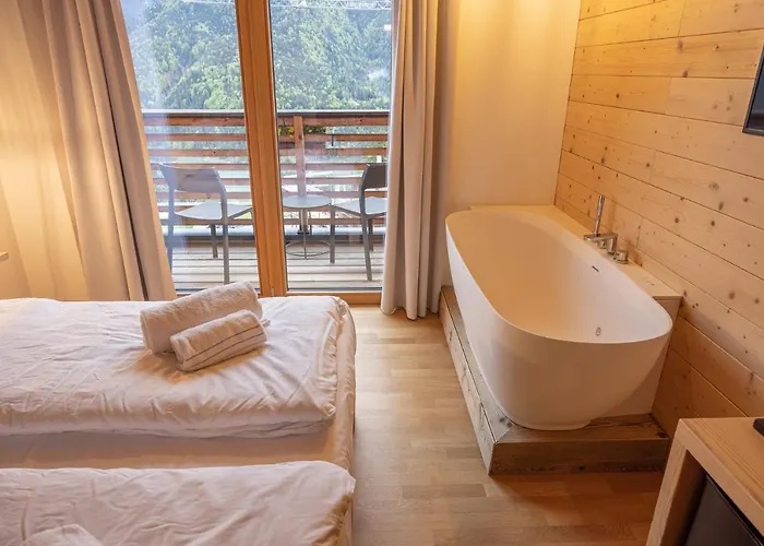 Giallo Dolomiti Wellness 宾馆 皮耶韦迪卡多雷