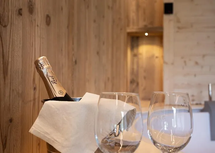 Giallo Dolomiti Wellness 宾馆 *